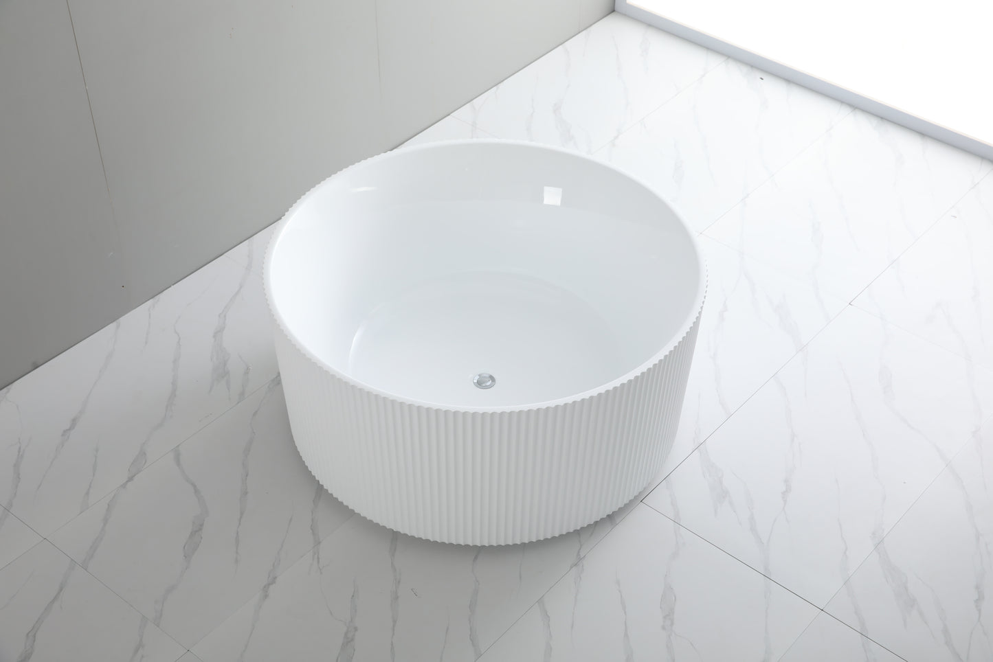 Round Fluted Freestanding Bathtub - Gloss White